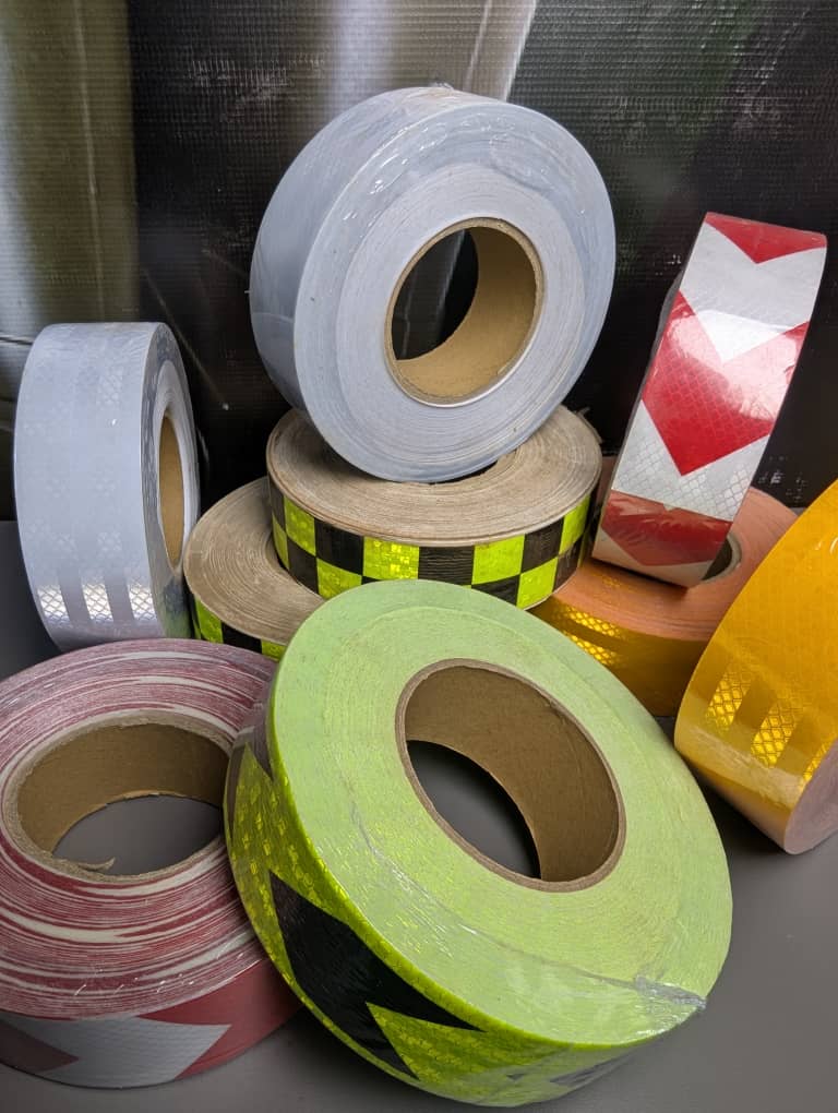 Heavy-duty self-adhesive safety reflective tape roll